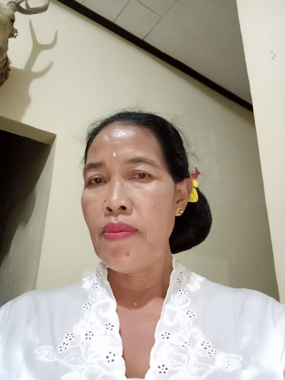 <center>Guru Agama Hindu<br>Ni Made Linggih,S.Pd.H</center>